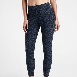 Athleta stash pocket  gravel tight leopard print